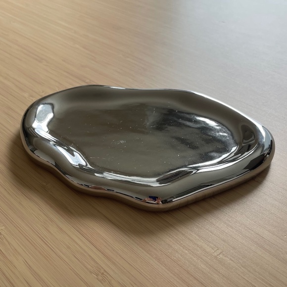 Cloud-Shaped Ceramic Silver Tray - Picture 5 of 7